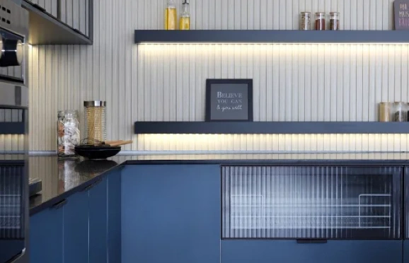 Móveis planejados aliam estilo e economia na cozinha